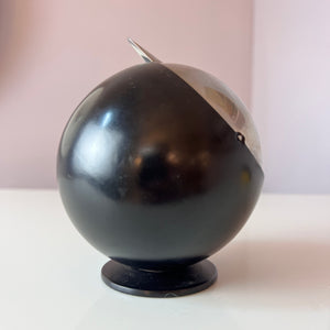 Kugelaschenbecher schwarz Chrom von Quist