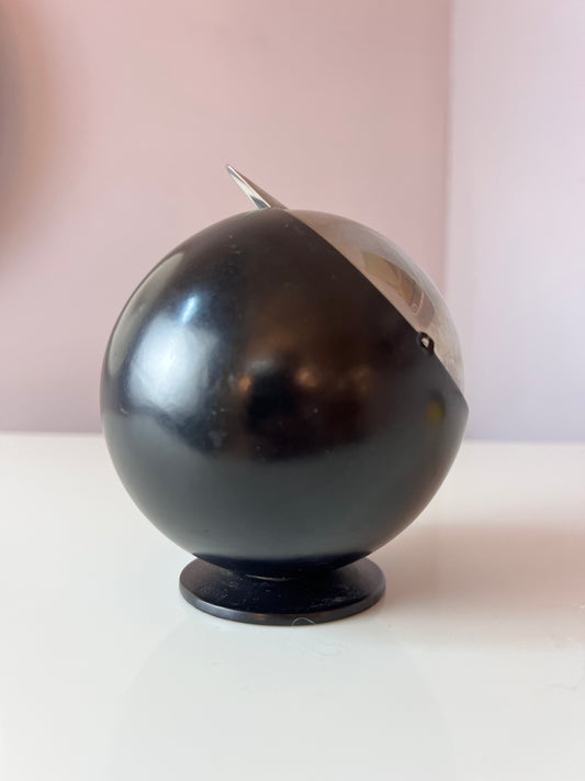 Kugelaschenbecher schwarz Chrom von Quist