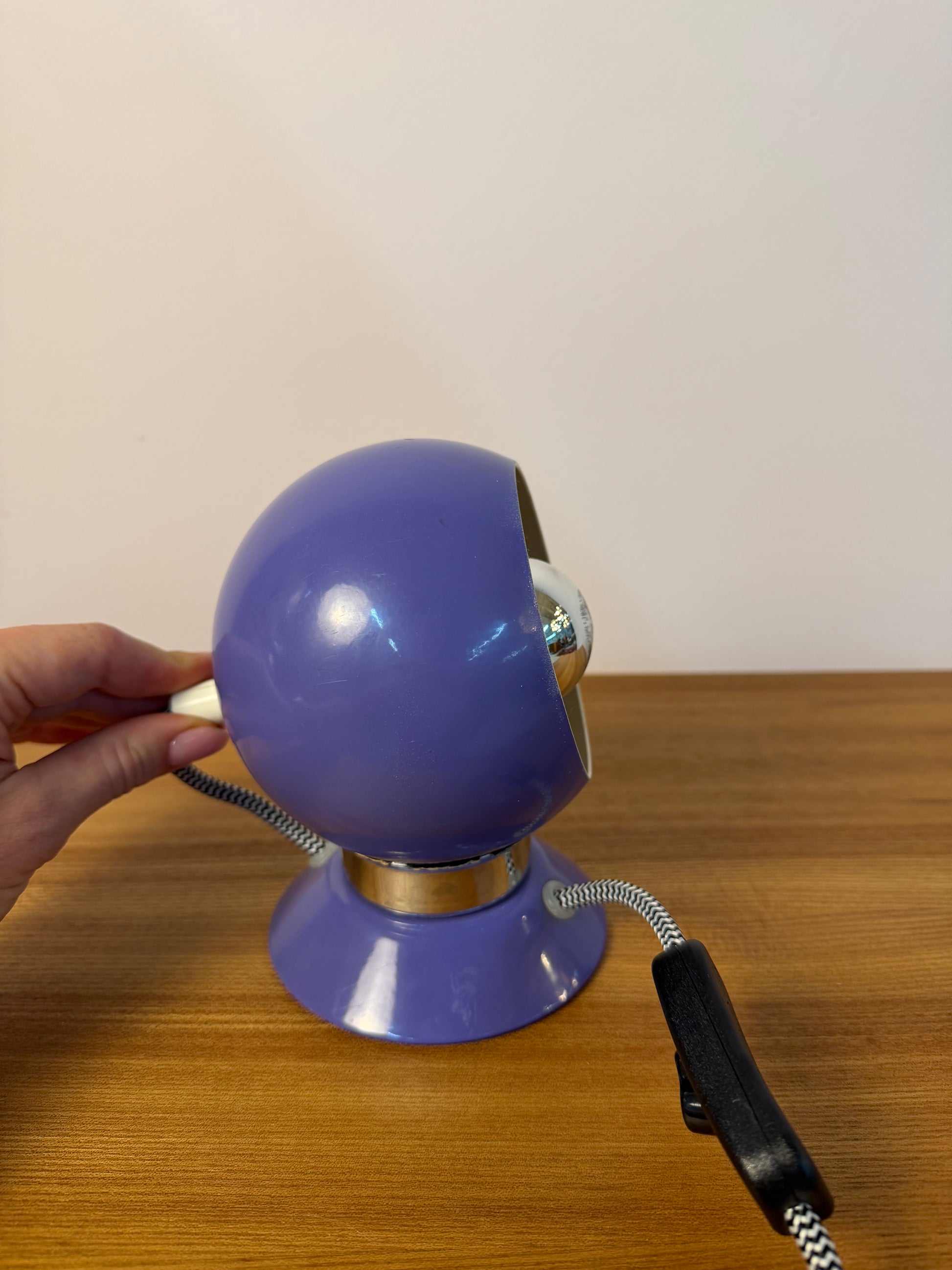 Kugellampe lila für Tisch oder Wand von Abo Randers
