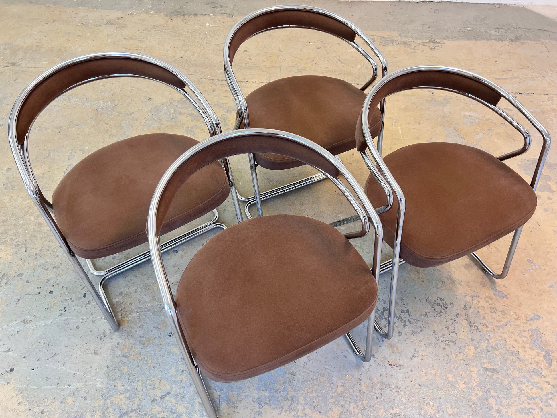 Set: 4x Polsterstuhl Chrom mit braunem Velour