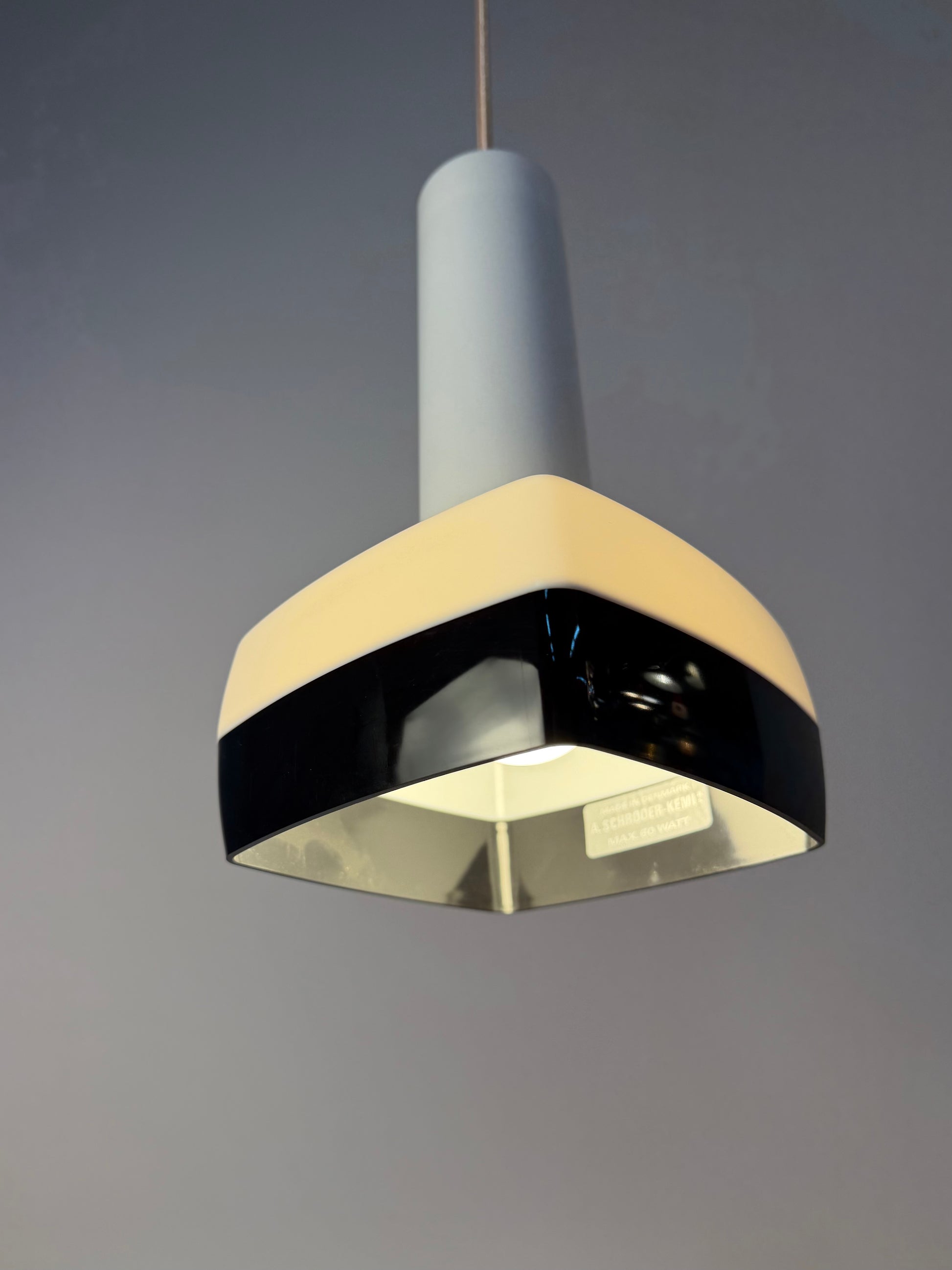 Hängelampe schwarz weiß von Bent Karlby für Schrøder-Kemi