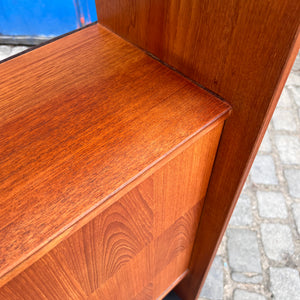 Regal Teak mit Minibar auf neuen Holzfüßen aus Dänemark