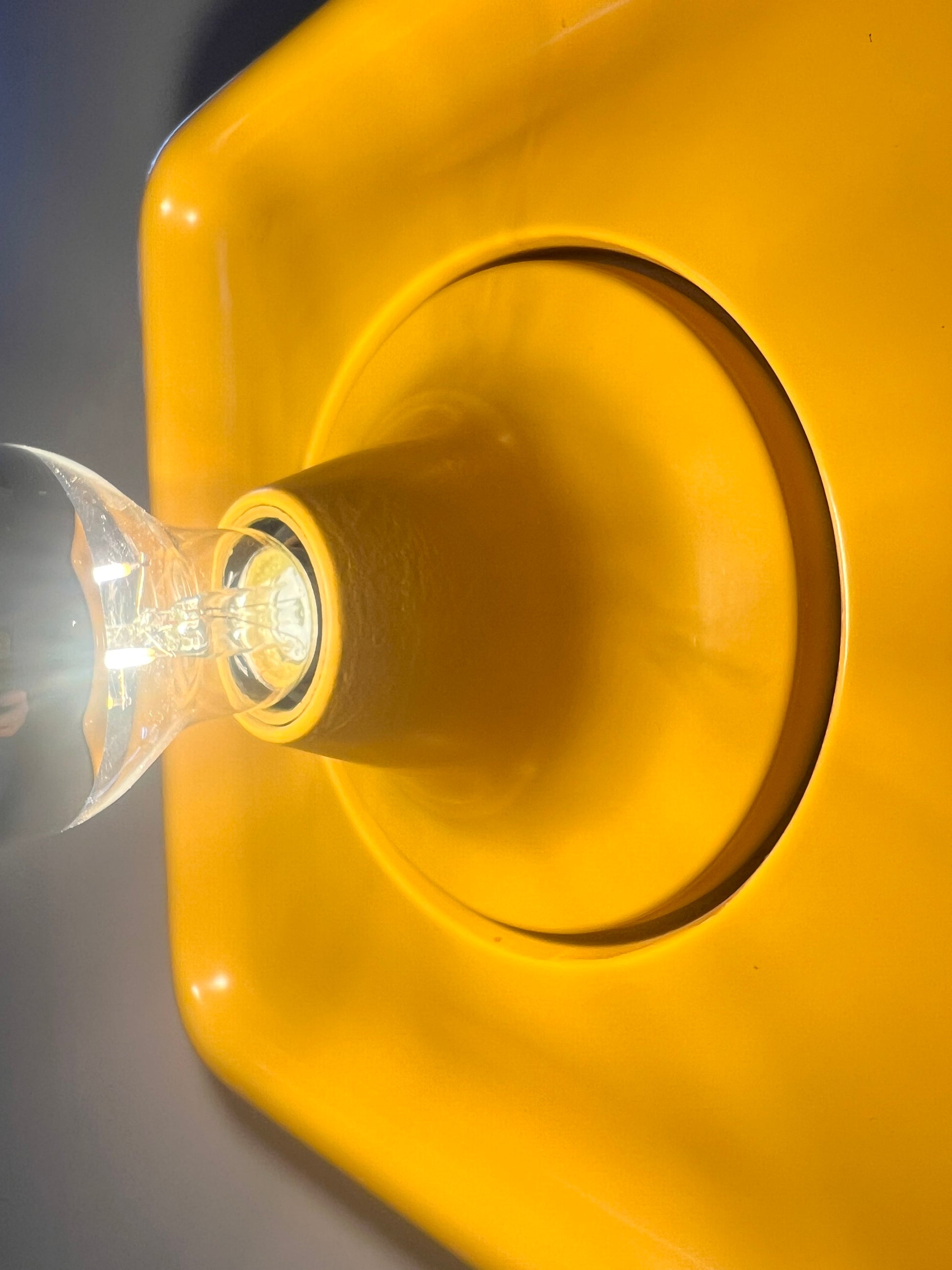 Wandlampe gelb von Schönbuch