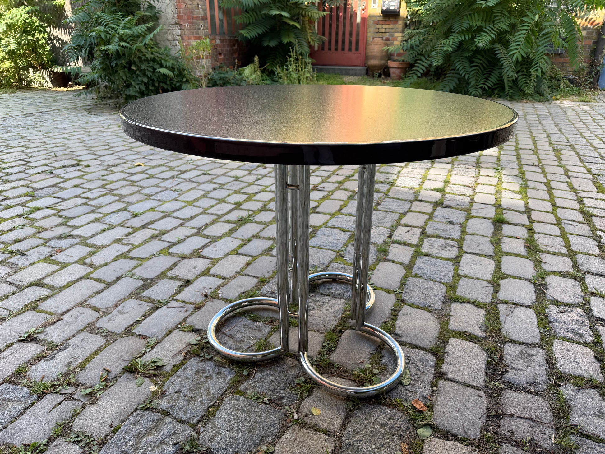 Runder Esstisch Aubergine Chrom