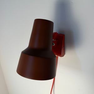 Wandlampe rot neu lackiert von Luxo