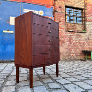 Geschwungene Kommode Teak aus Dänemark