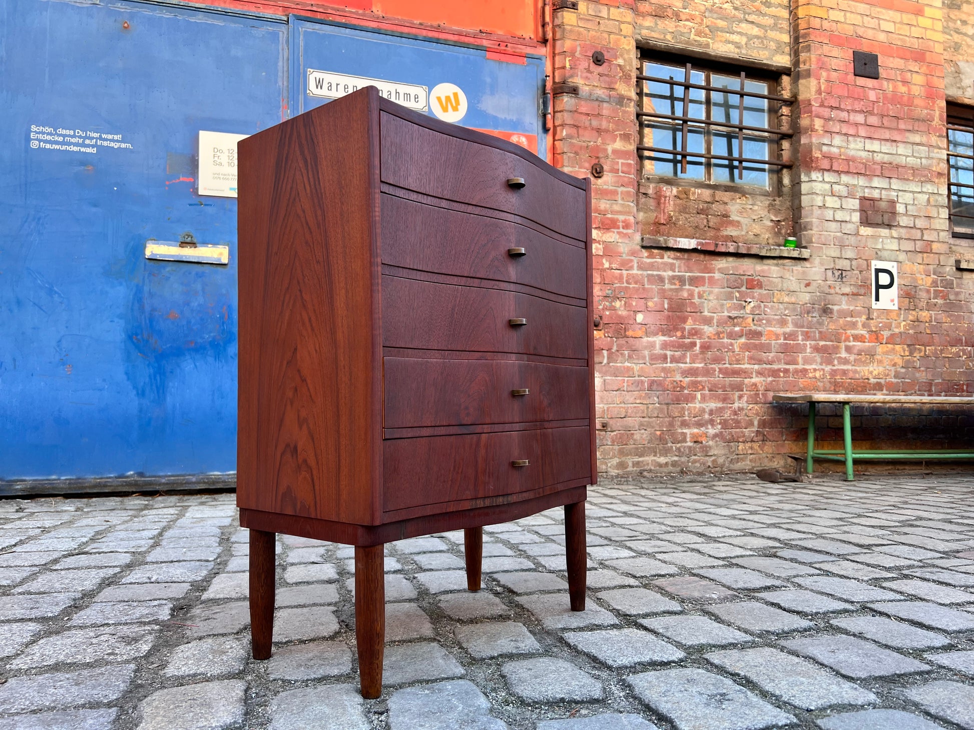 Geschwungene Kommode Teak aus Dänemark