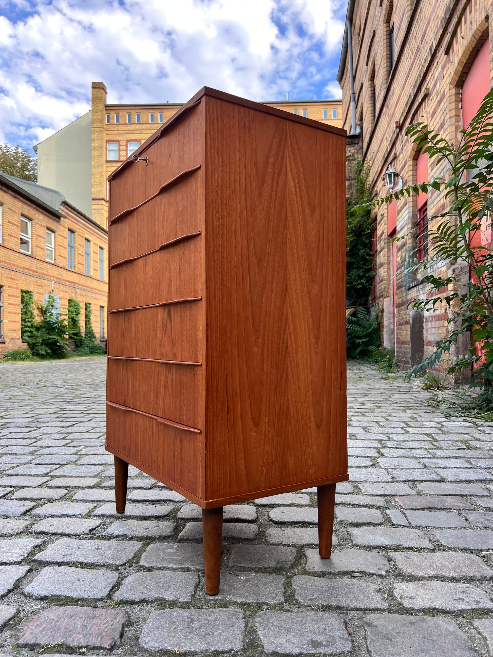 Kommode Teak mit Schloss aus Dänemark