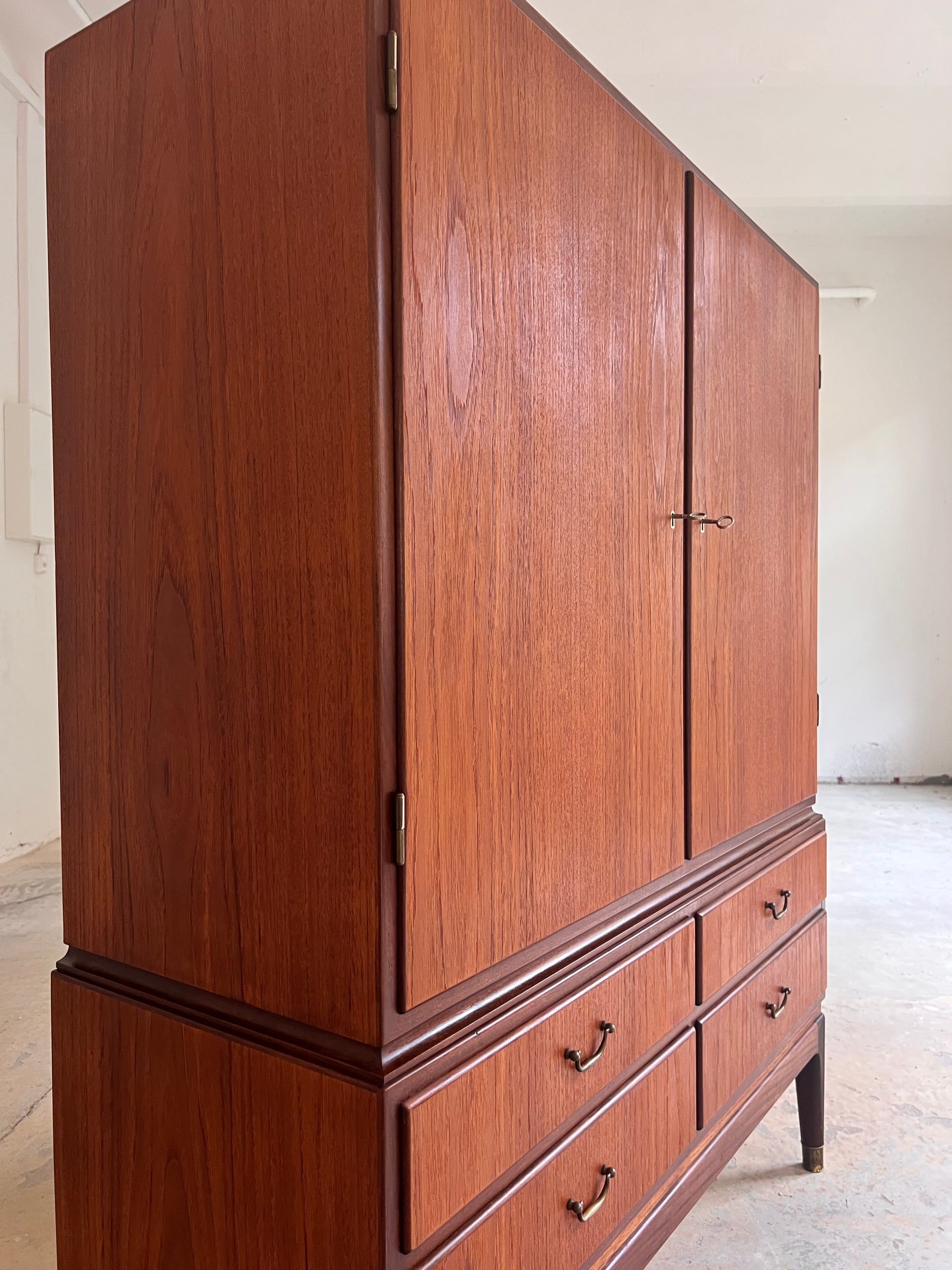 Büroschrank Teak mit Schloss aus Dänemark