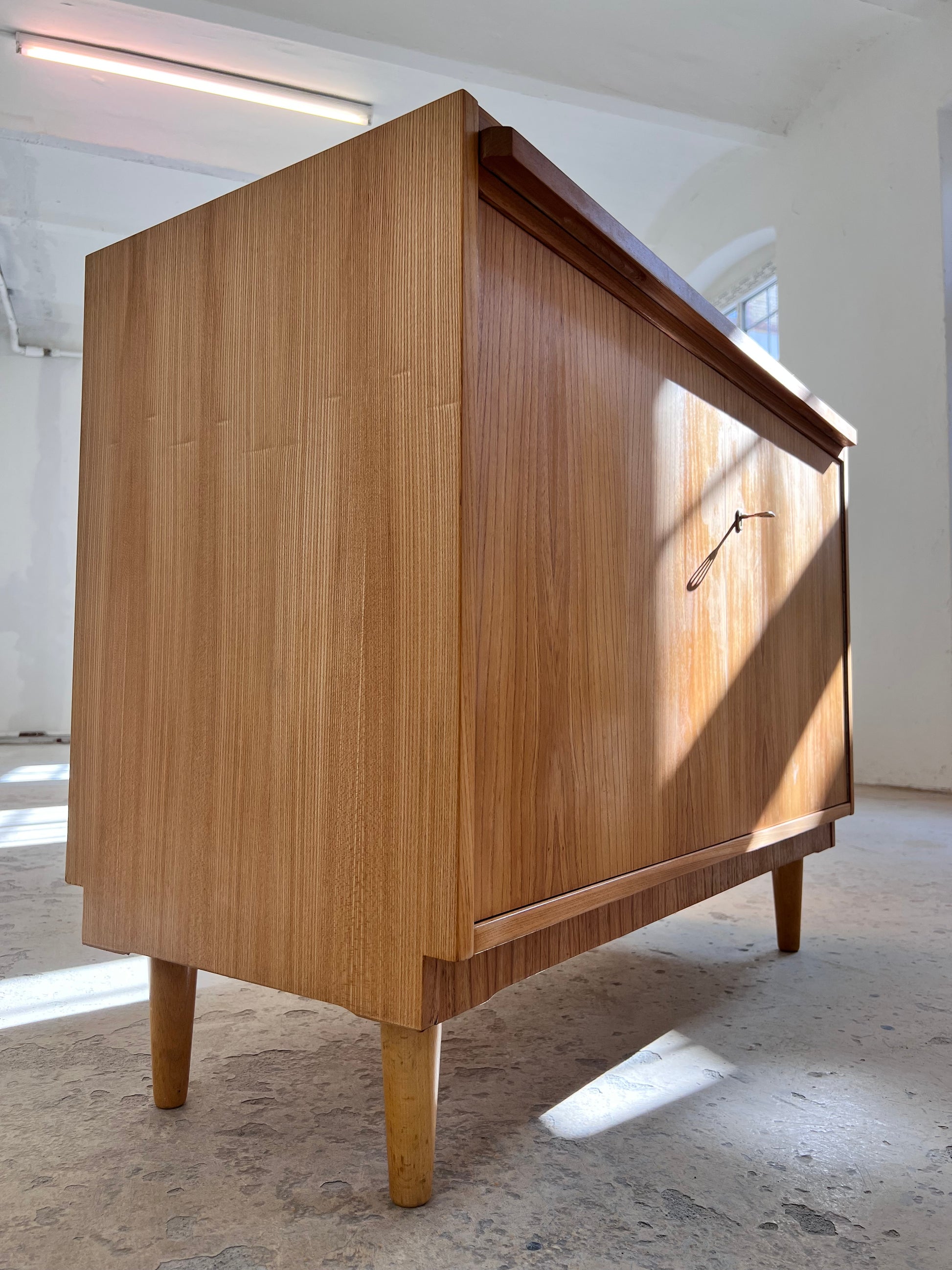 Schrank mit Auszug von Hellerau