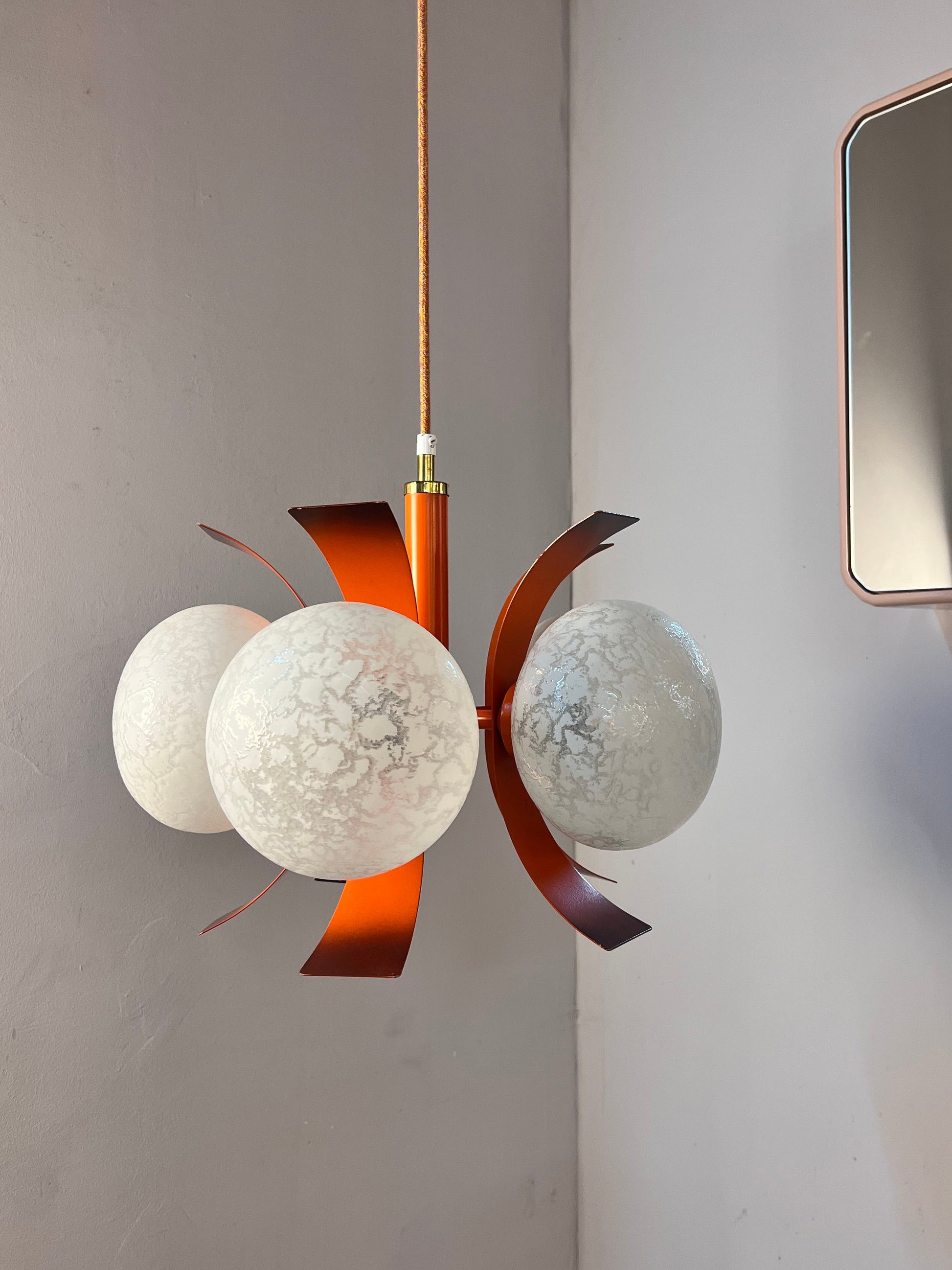 Kronleuchter weiß orange von Richard Essig