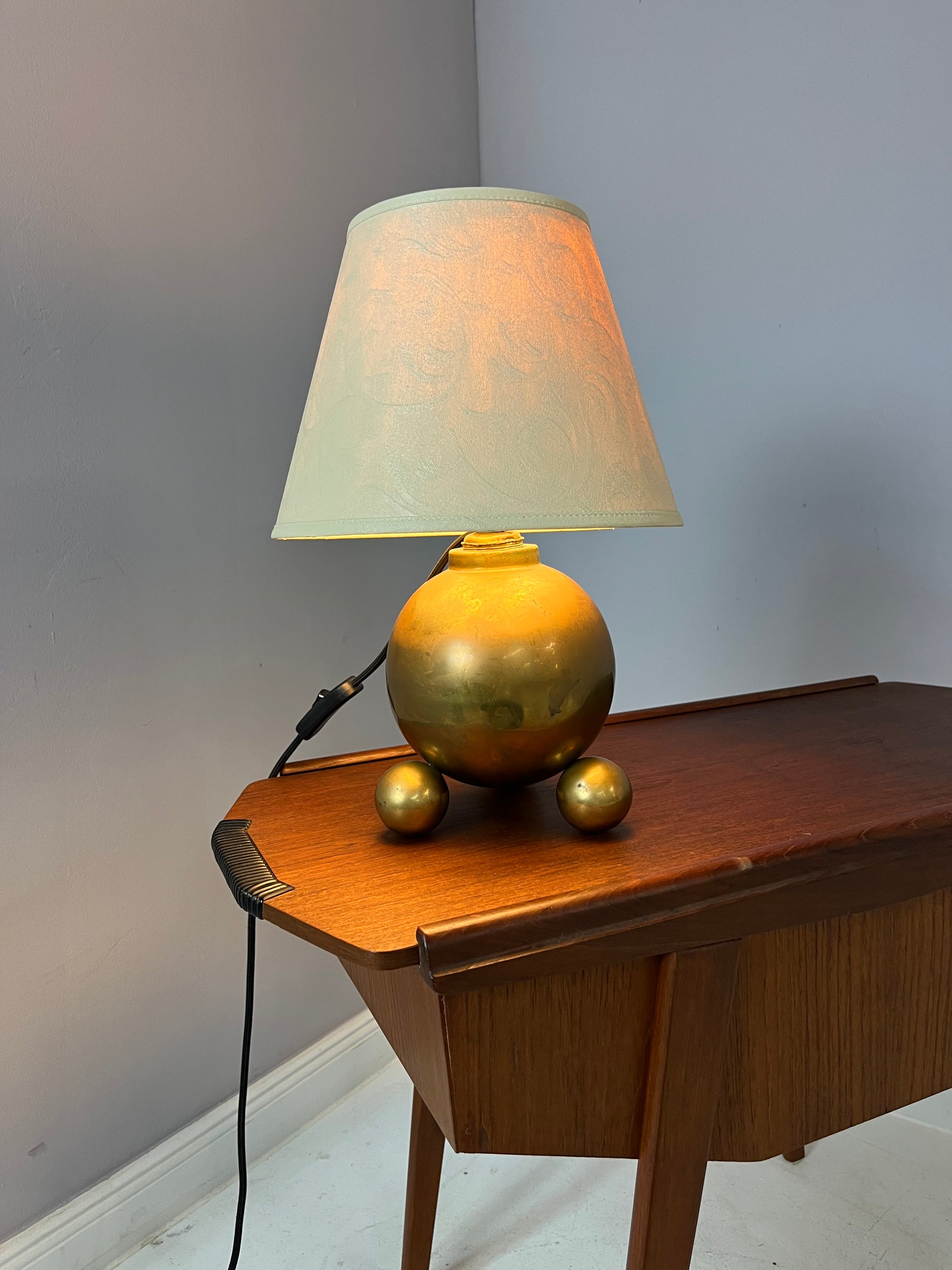 Kugeltischlampe Messing von Gusums Bruk aus Schweden