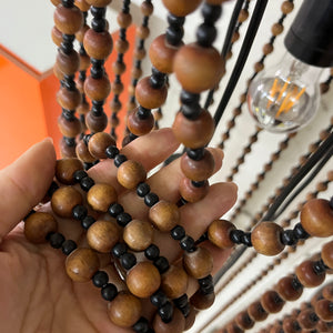Kaskadenleuchte Modell 887 mit Holzperlen von Temde