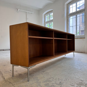 Sideboard Regal Nussbaum mit neuen Chromfüßen