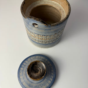 Vorratsdose blau Keramik mit eingeprägtem Muster aus Dänemark