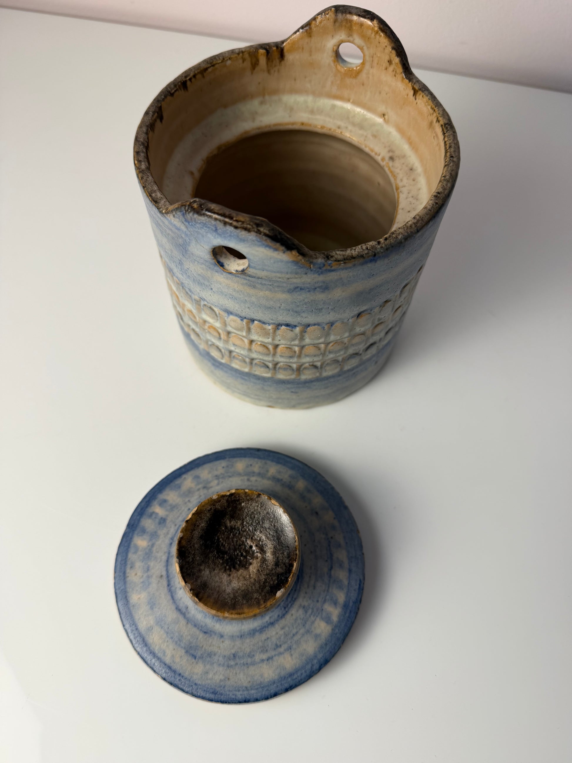 Vorratsdose blau Keramik mit eingeprägtem Muster aus Dänemark