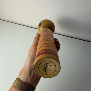 Japanische Kokeshi Holzfigur handbemalt