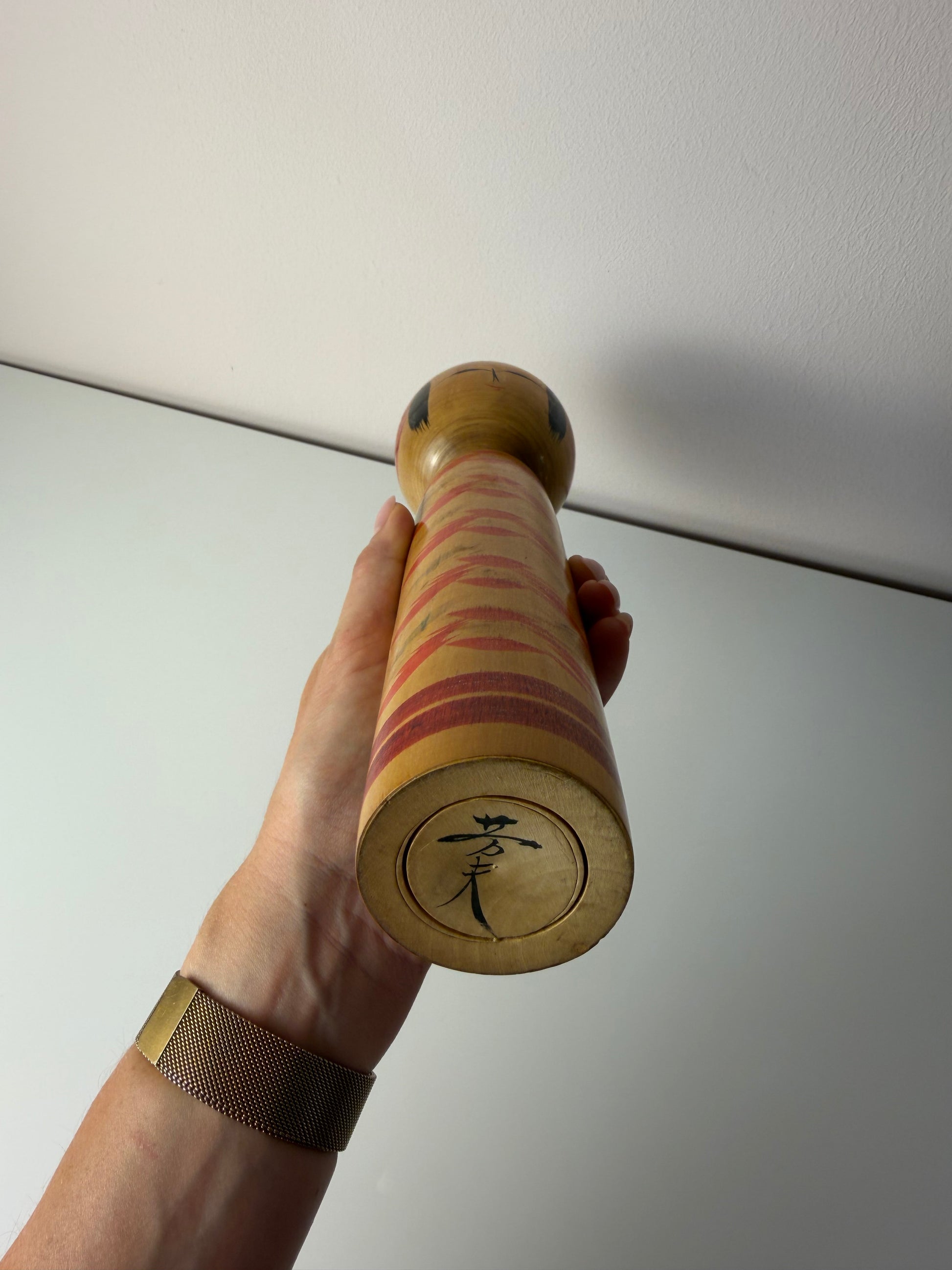Japanische Kokeshi Holzfigur handbemalt