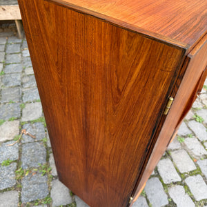 Kommodenschrank mit Flügeltüren & Schloss aus Dänemark