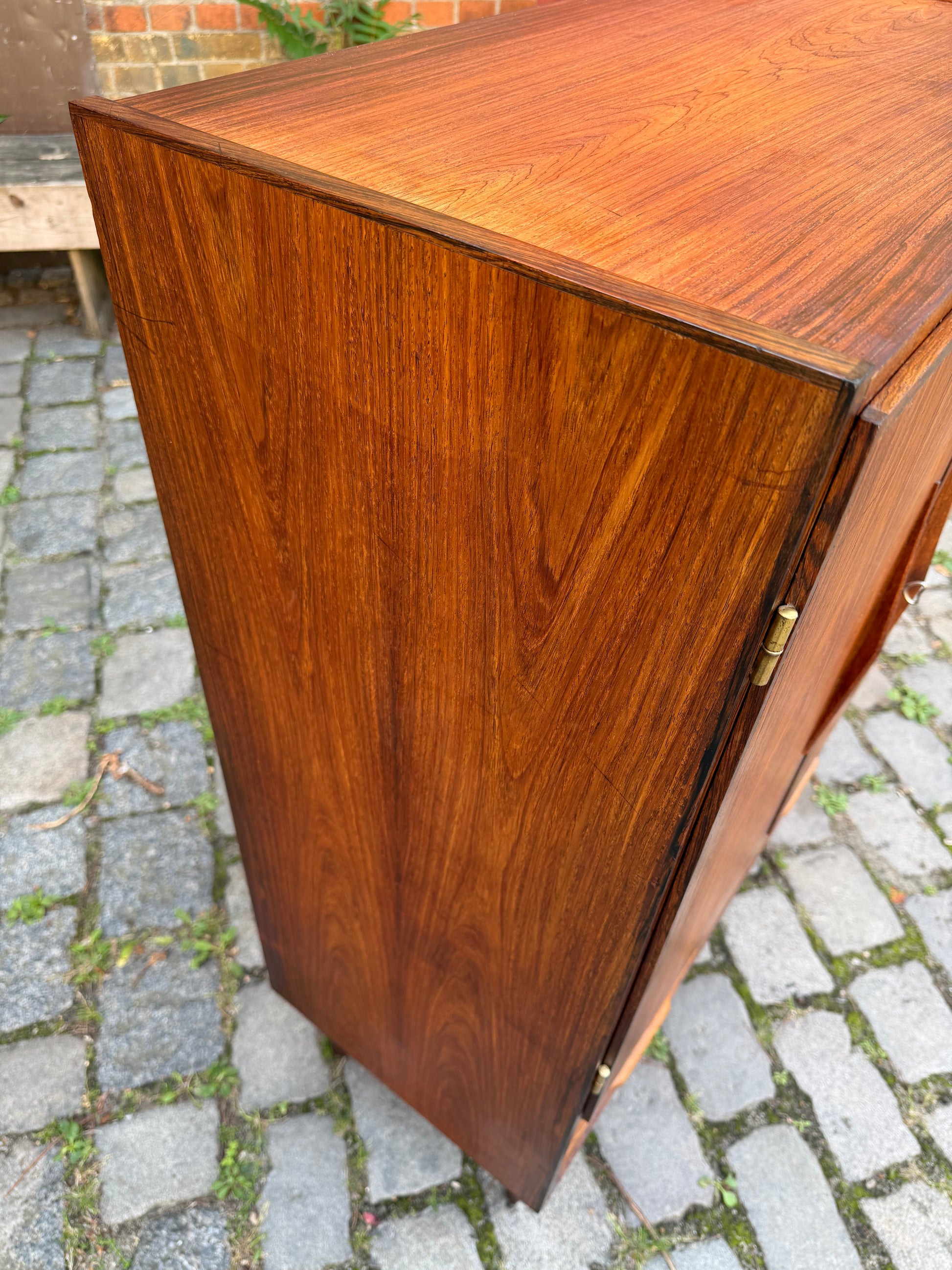 Kommodenschrank mit Flügeltüren & Schloss aus Dänemark