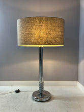 Lade das Bild in den Galerie-Viewer, Stehlampe Chrom mit grauem Schirm
