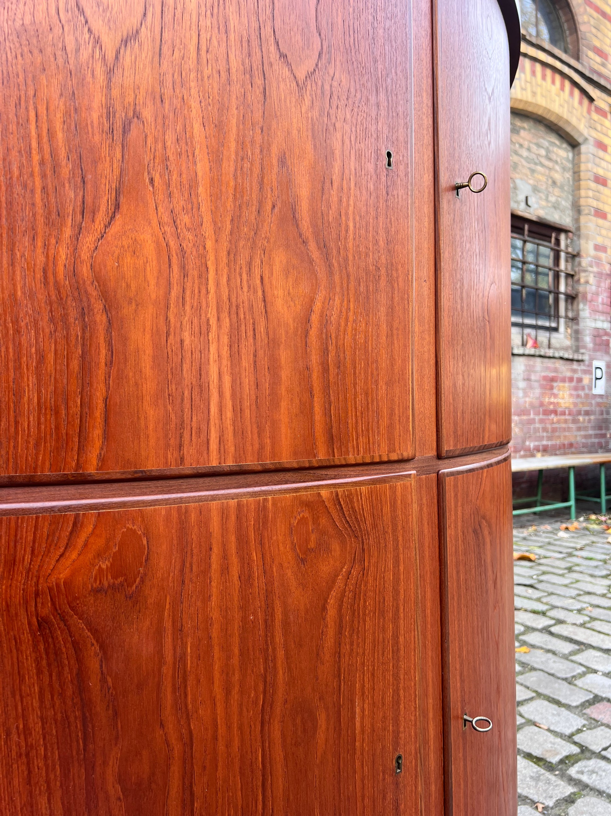 Eckschrank Teak mit Schloss aus Dänemark