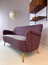 Lade das Bild in den Galerie-Viewer, Sofa lila 50er Jahre
