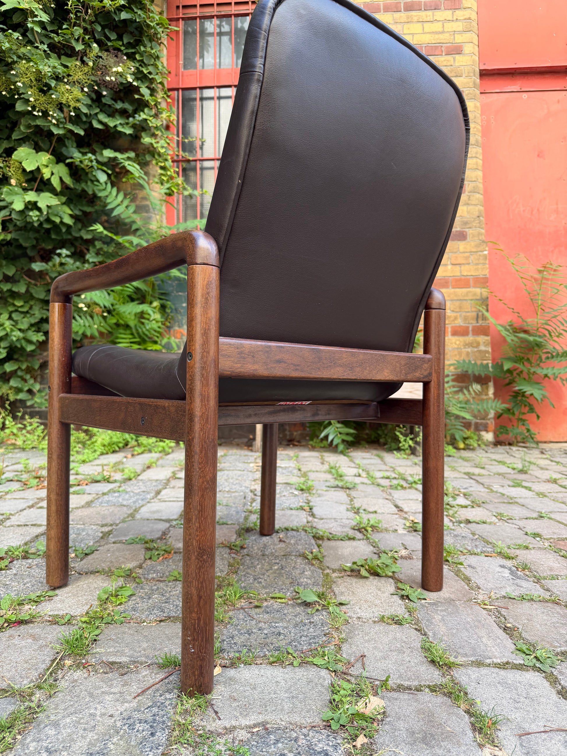 Sessel dunkelbraun Echtleder von Dyrlund