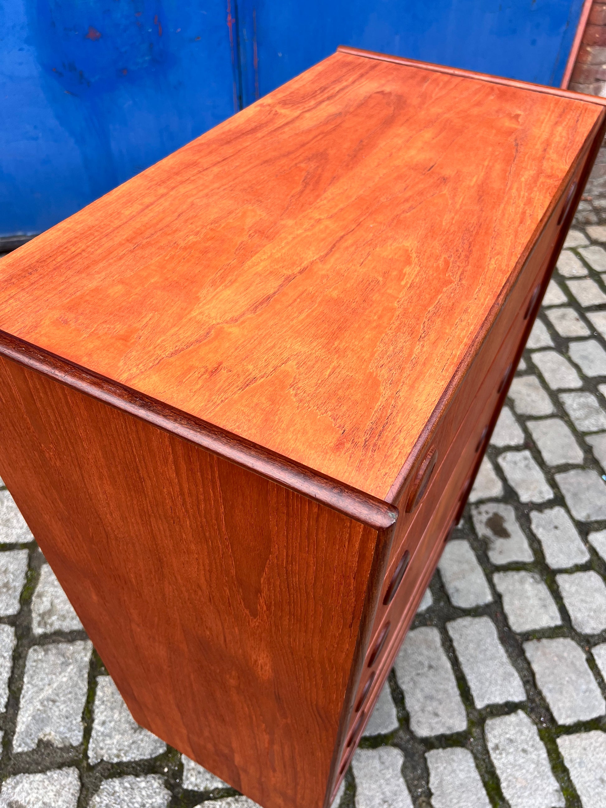 Kommode Teak mit runden Griffen