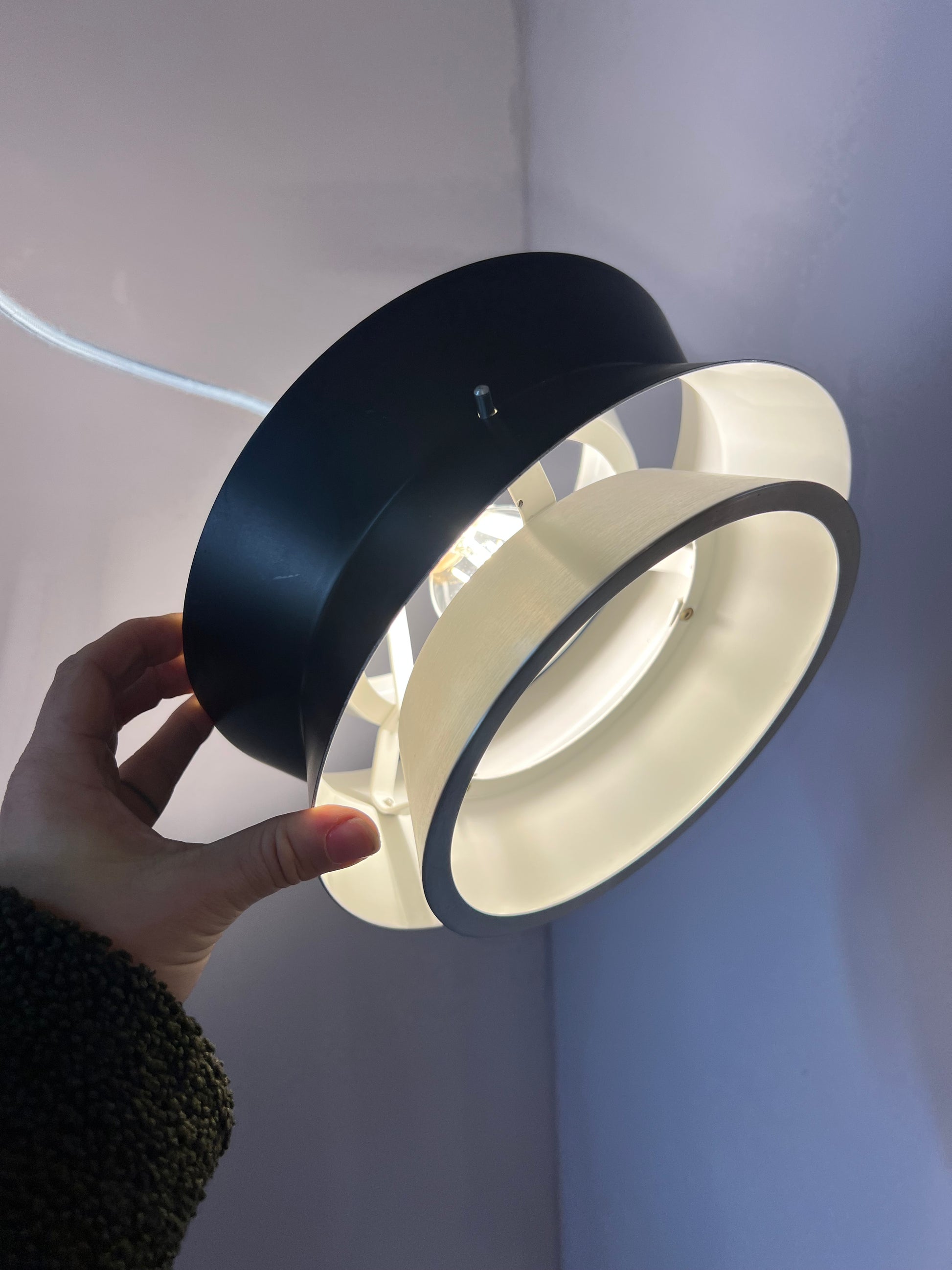Lamellenlampe Trava schwarz silber von Carl Thore für Granhaga