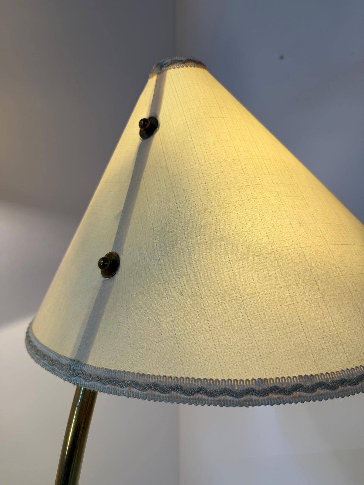 Stehlampe mit Marmorfuß & original Schirm von Rupert Nikoll