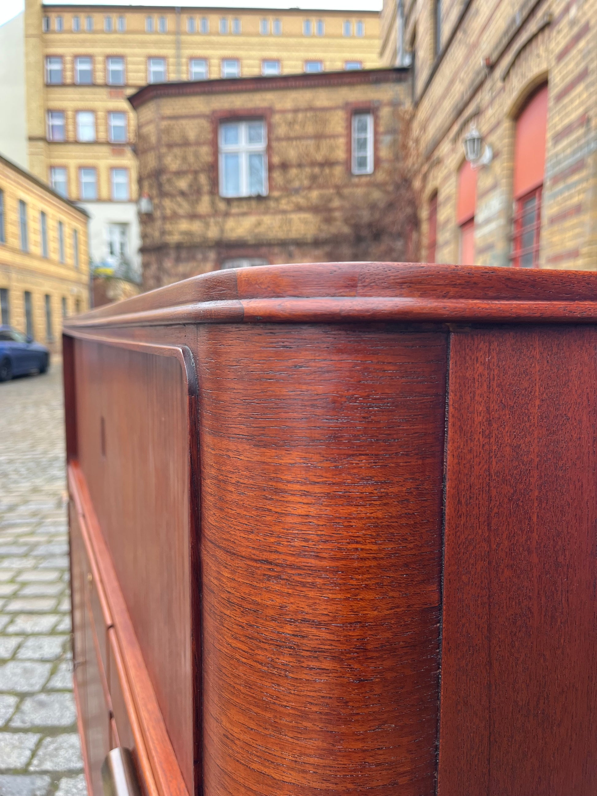 Highboard Teak mit Jalousietüren aus Dänemark