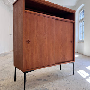 Schrank Teak mit Schiebetüren aus Dänemark