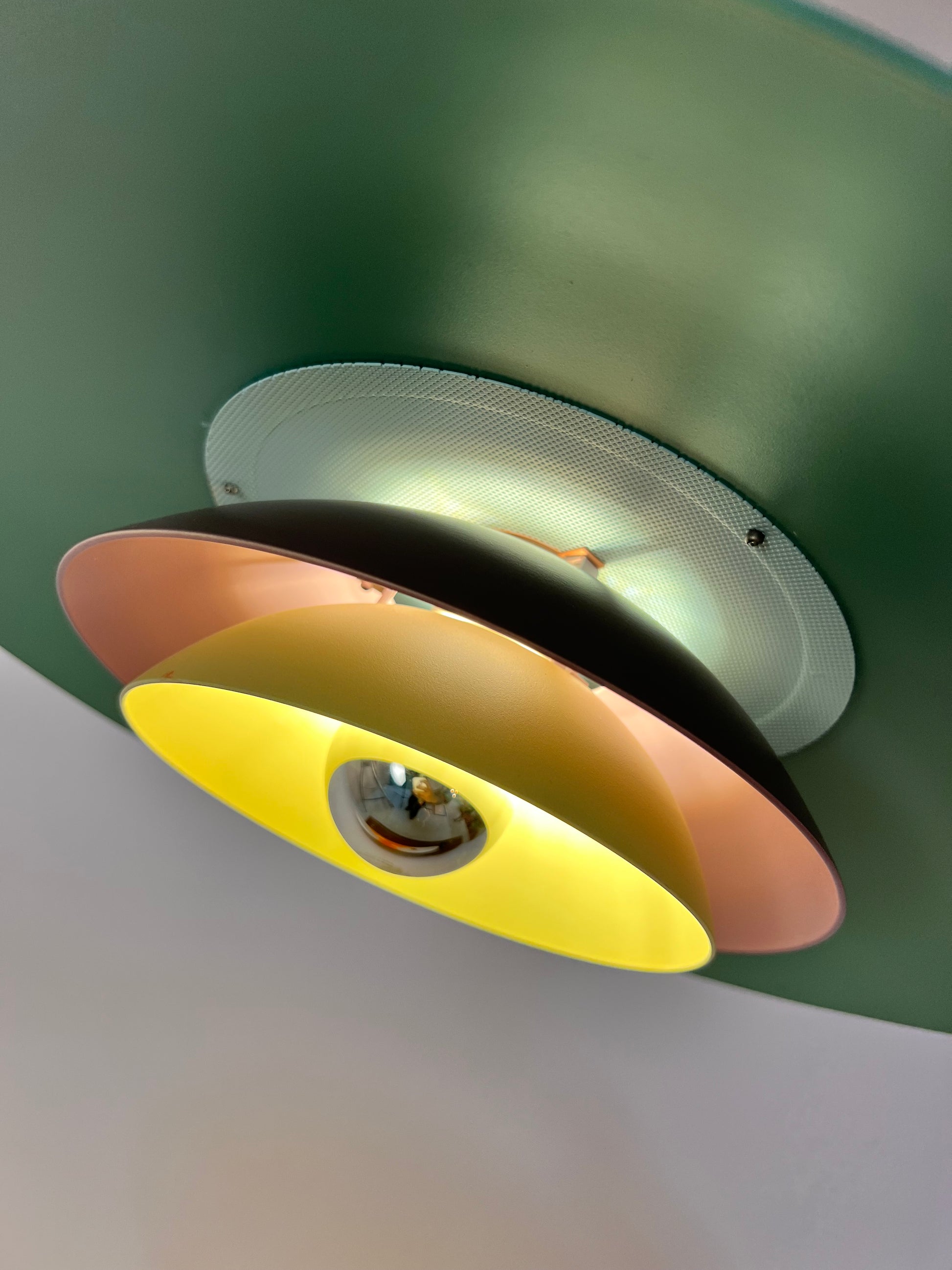 Lamellenlampe neu lackiert, Dänemark