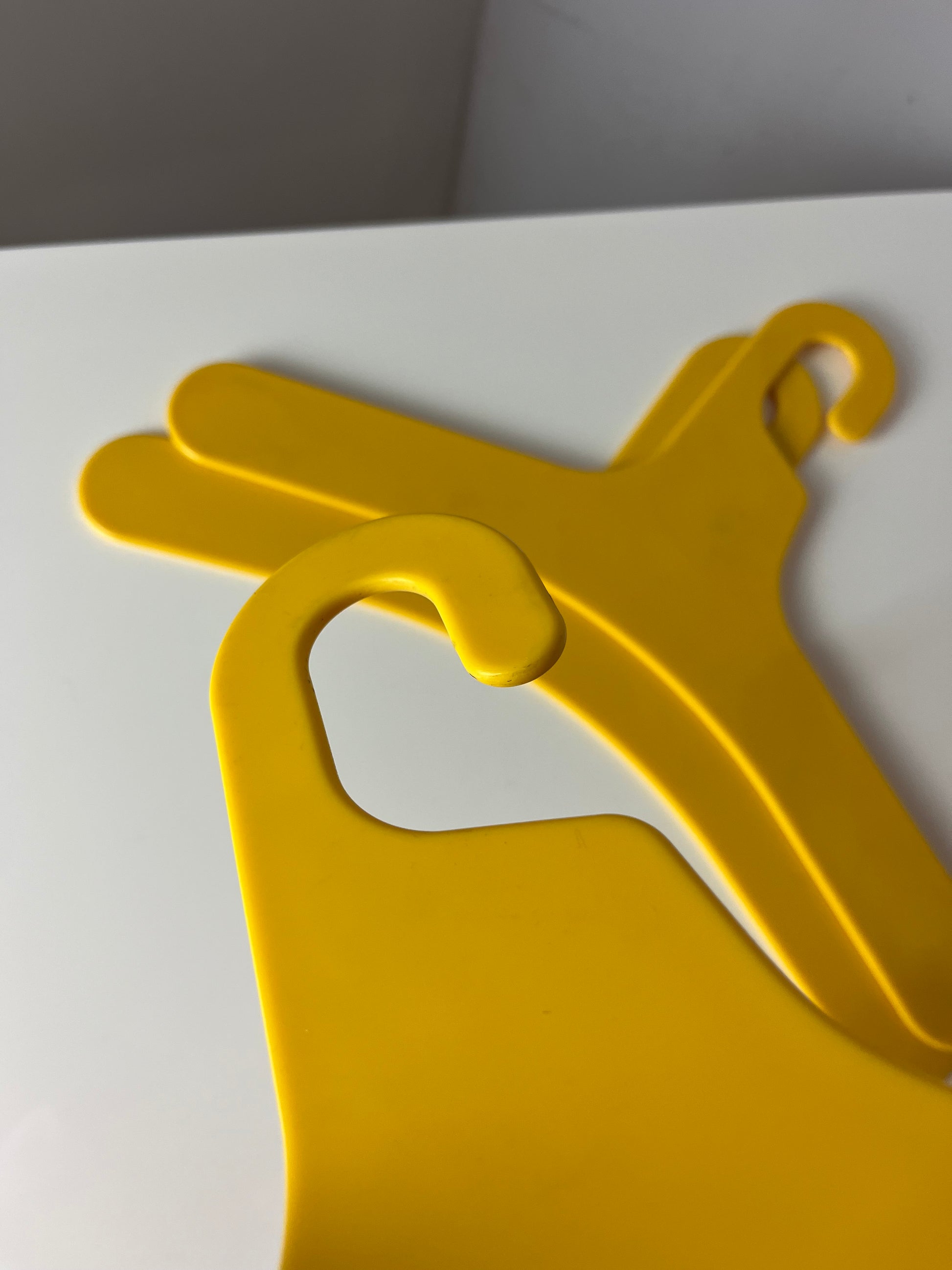 Set: 3x Kleiderbügel gelb