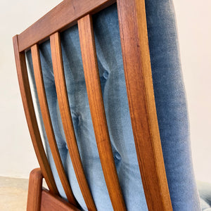 Sessel blau Samt und Teak Hochlehner