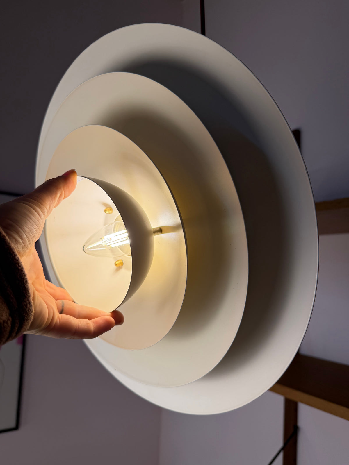 Lamellenlampe cremeweiß aus Dänemark