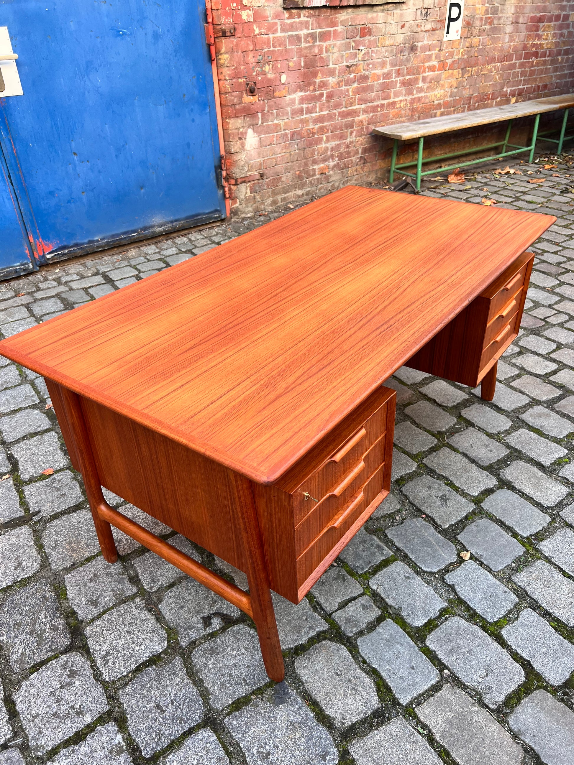 Freistehender Schreibtisch Modell 75 Teak von Gunni Omann für Omann Jun