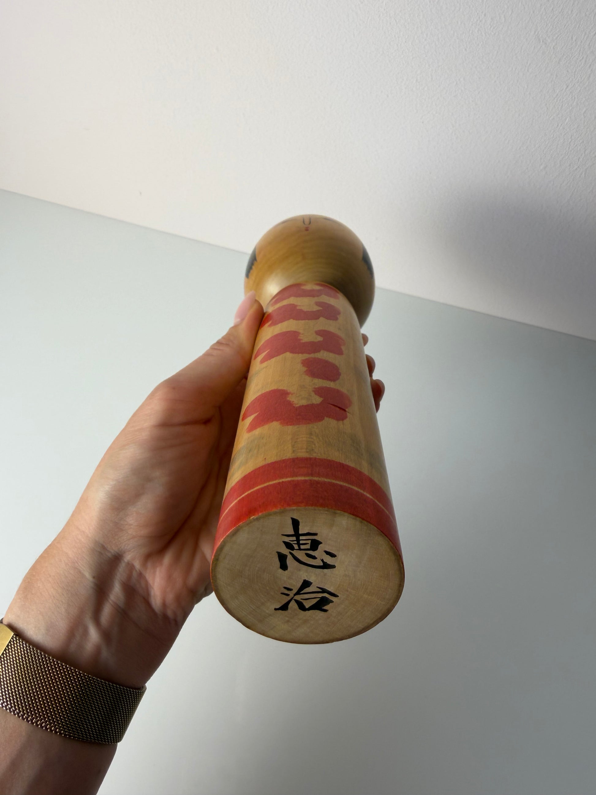 Japanische Kokeshi Holzfigur handbemalt