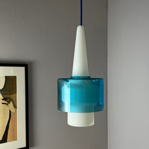 Hängelampe blau weiß Opalglas von Hyllinge Glasbruk