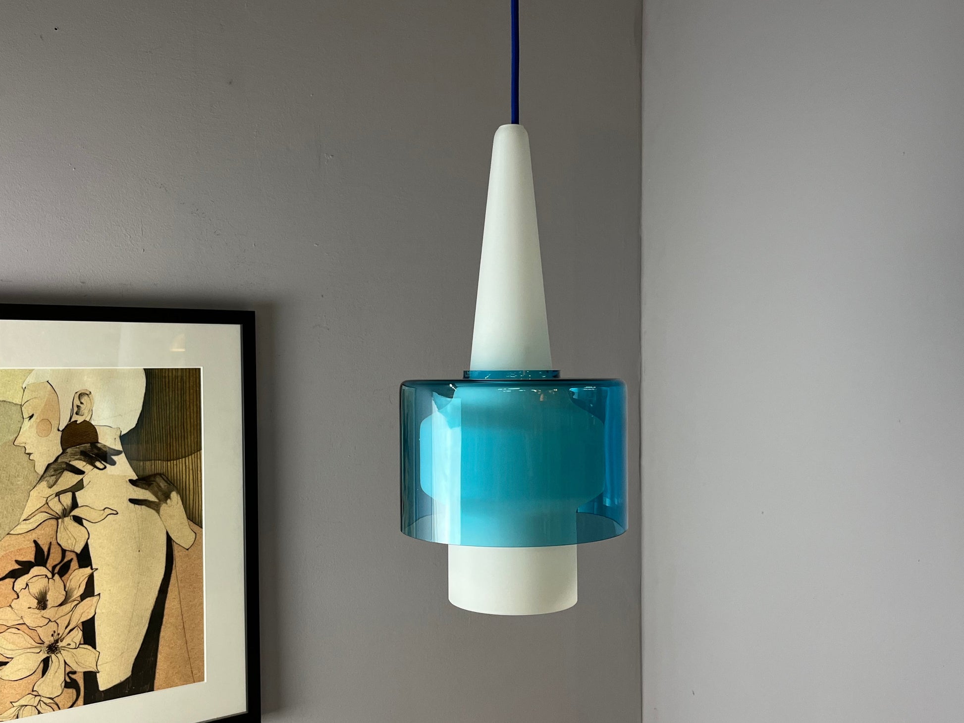 Hängelampe blau weiß Opalglas von Hyllinge Glasbruk