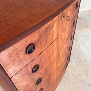 Halbrunde Kommode Teak mit runden Griffen & Schloss aus Dänemark