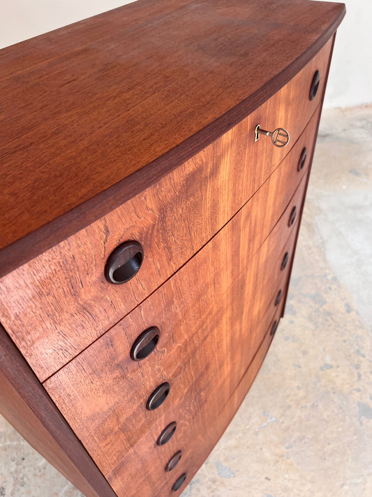 Halbrunde Kommode Teak mit runden Griffen & Schloss aus Dänemark
