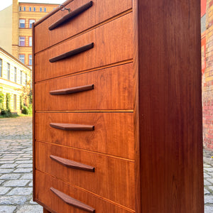Kommode Teak mit Schloss aus Dänemark