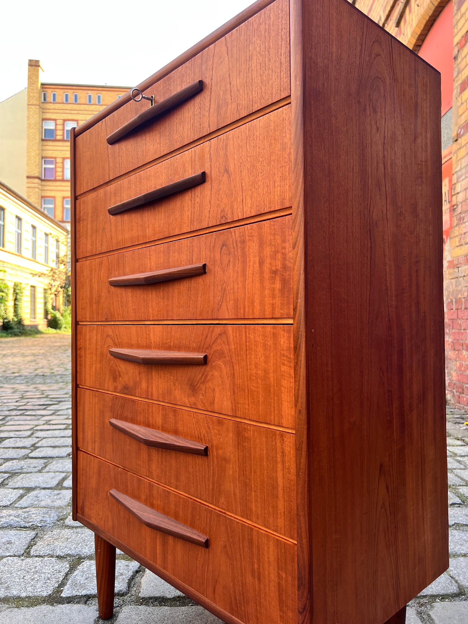 Kommode Teak mit Schloss aus Dänemark