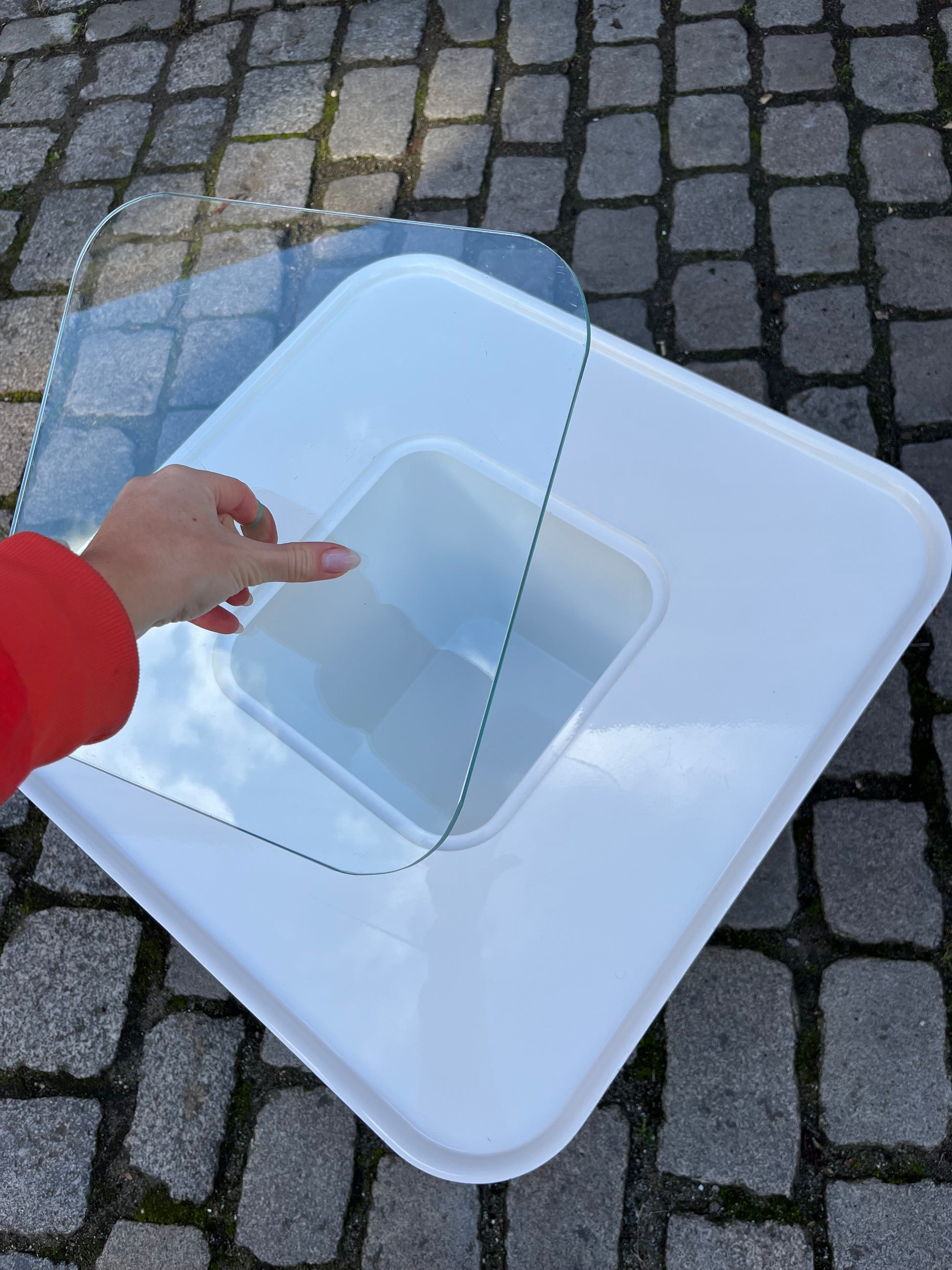 Couchtisch weiß Kunstoff Glas von Peter Ghyczy