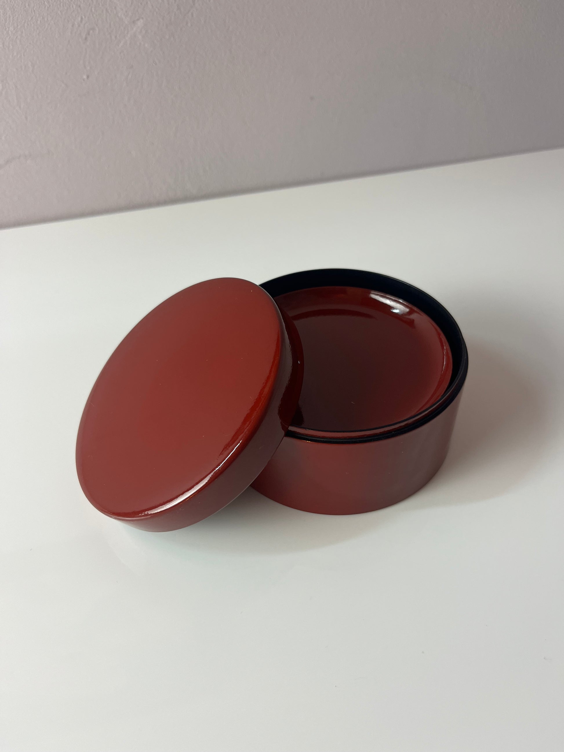 Set: 6x Untersetzer weinrot in Dose von Laurids Lønborg