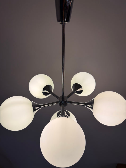 Sputnik Kronleuchter Chrom Opalglas
