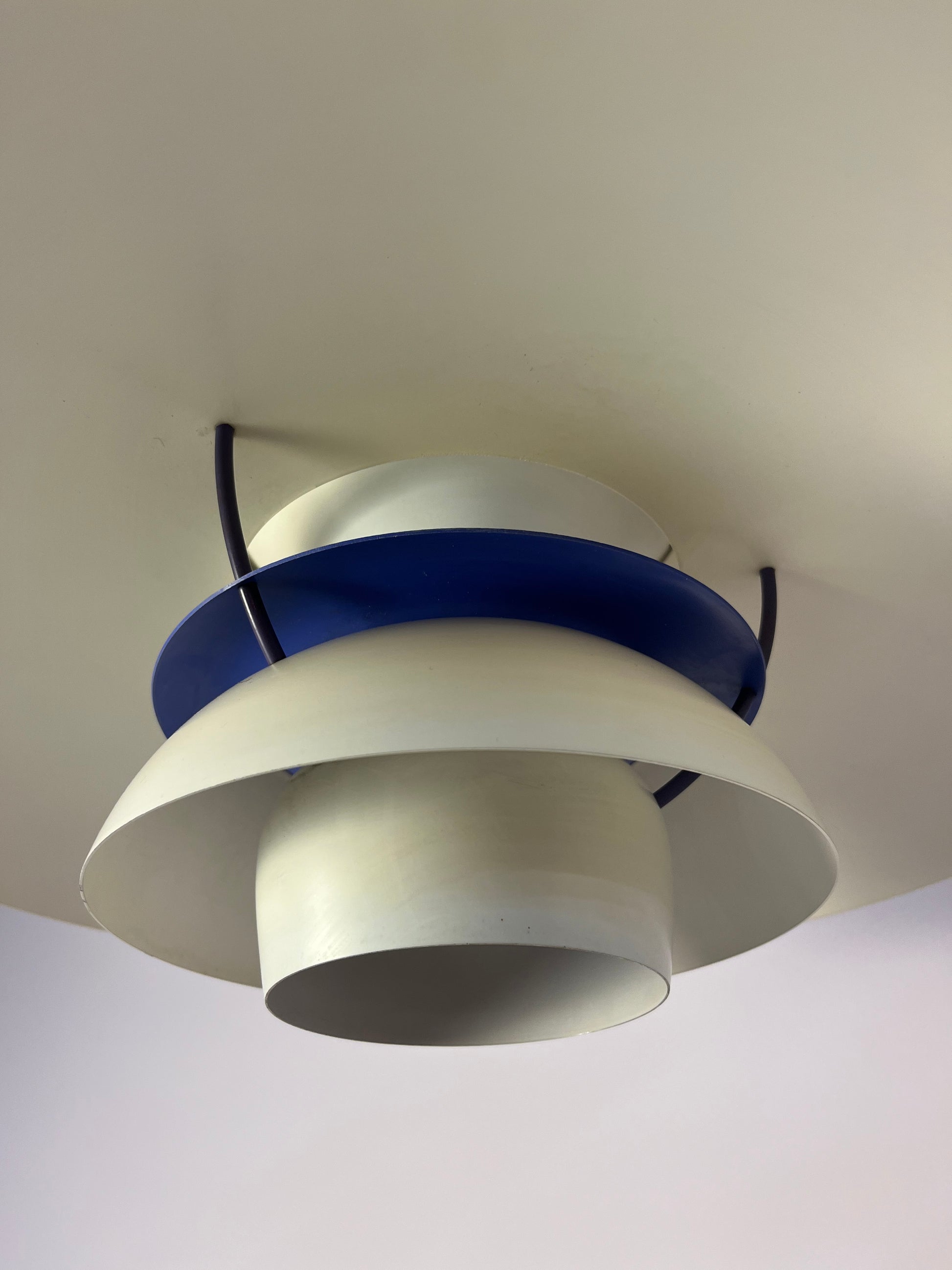 Lamellenlampe PH5 weiß von Poul Henningsen für Louis Poulsen