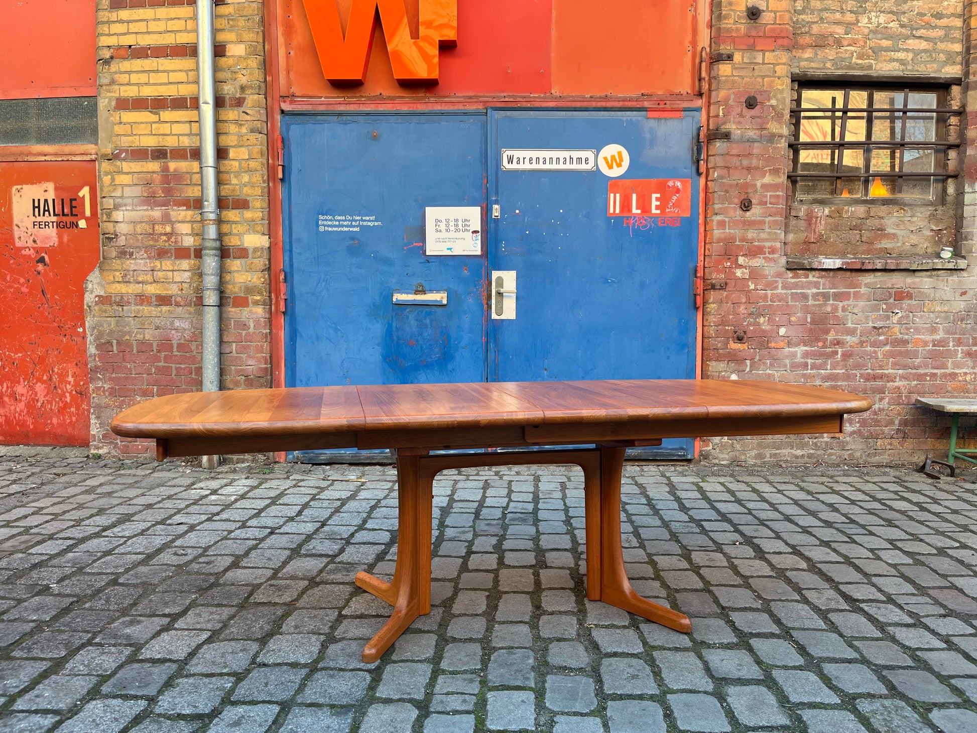 Ausziehbarer Esstisch Teak mit integriertem Fach für Platten